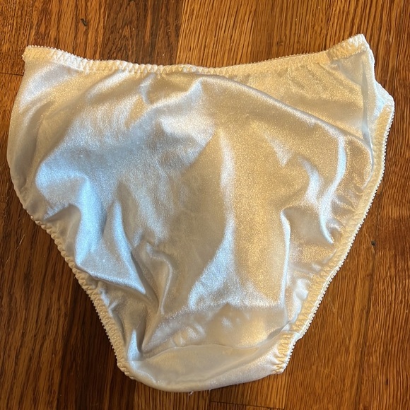 NWT VS intimate set - Picture 4 of 4